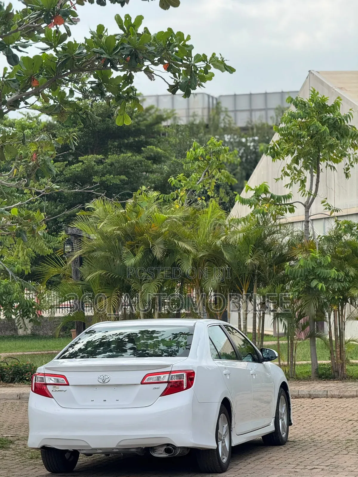 Toyota Camry SE 4dr Sedan (2.5L 4cyl 6A) 2014 White