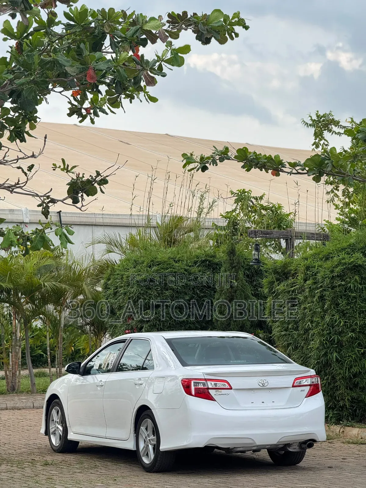 Toyota Camry SE 4dr Sedan (2.5L 4cyl 6A) 2014 White