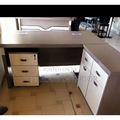 Ultra Modern Executive Office Table With Extension