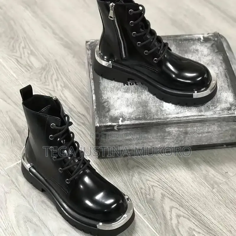 High Quality Men's Iron Round Toe Books