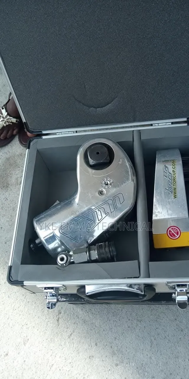 TorcUP TU-7 Hydraulic Torque Wrench (1-1/2" Square Drive) - Heavy Duty