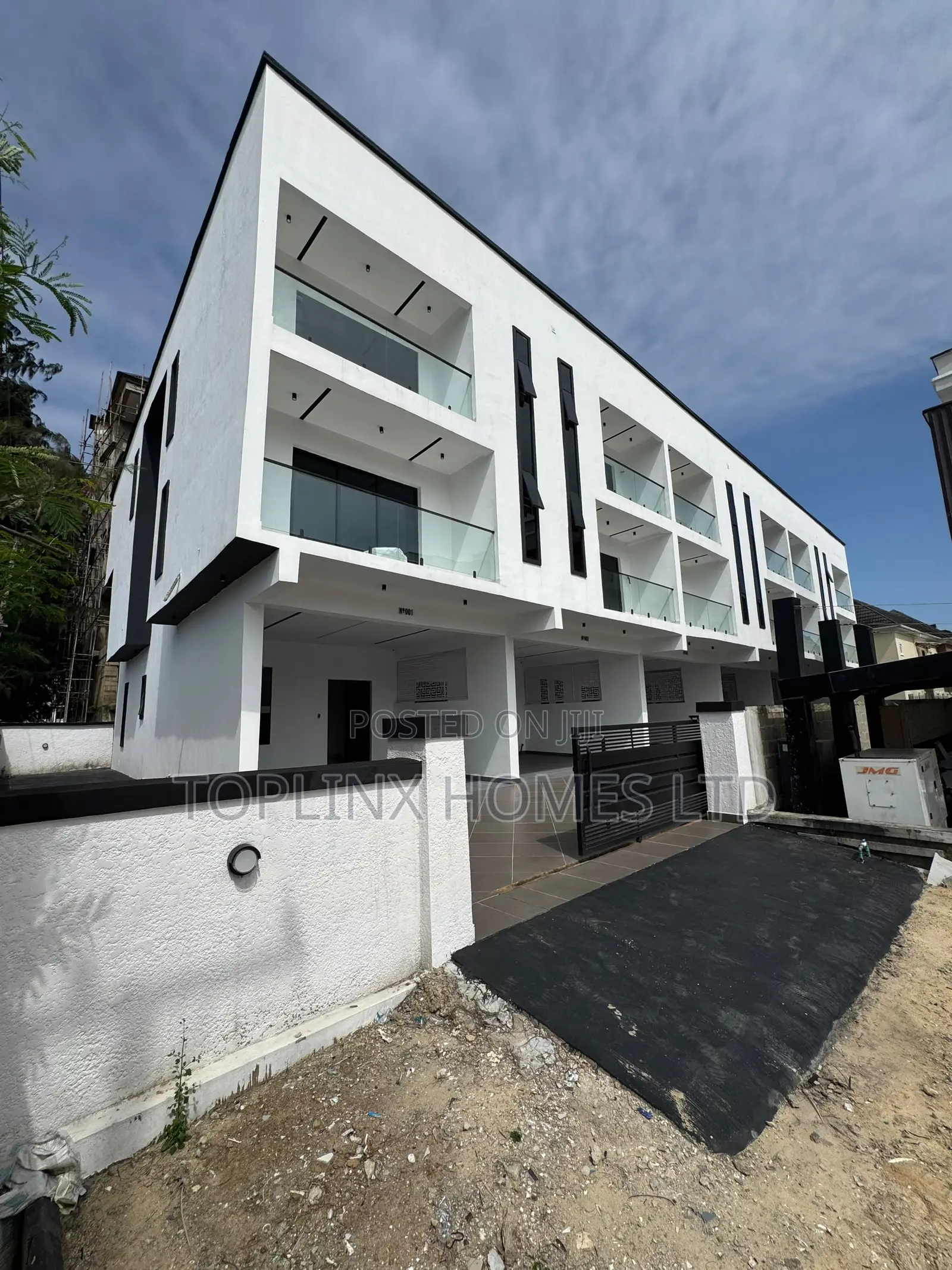 4bdrm Duplex in Lekki County, Ikota for sale