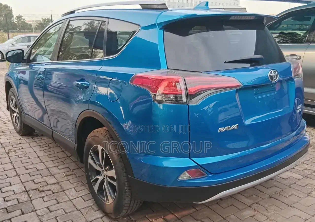 Toyota RAV4 XLE 4dr SUV AWD (2.5L 4cyl 6A) 2018 Blue