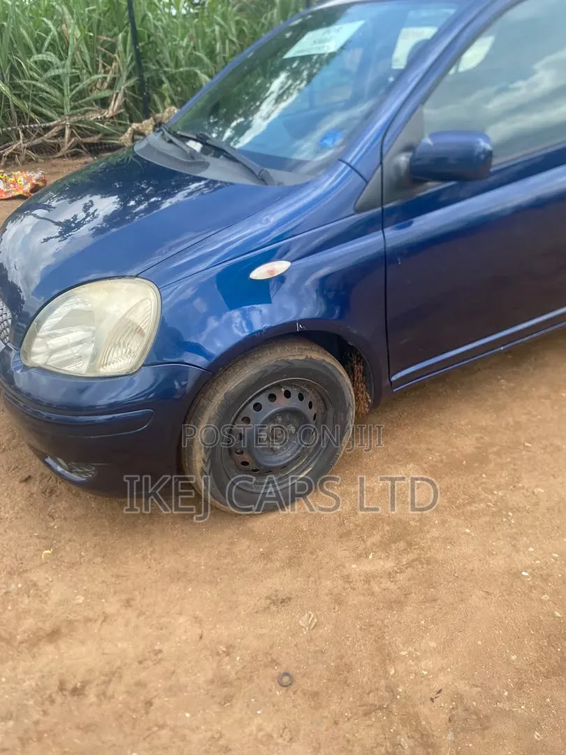Toyota Yaris 2024 Blue