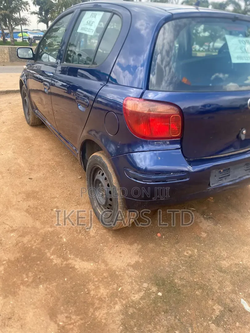 Toyota Yaris 2024 Blue