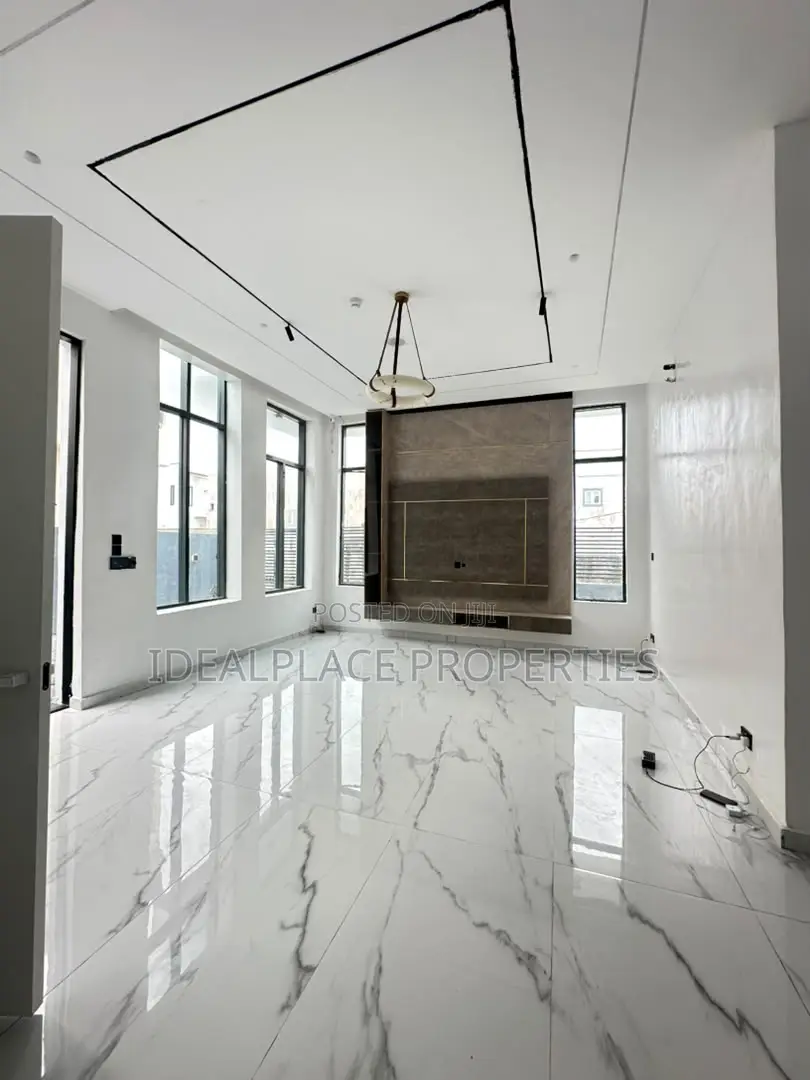 5bdrm Duplex in Lekki for sale