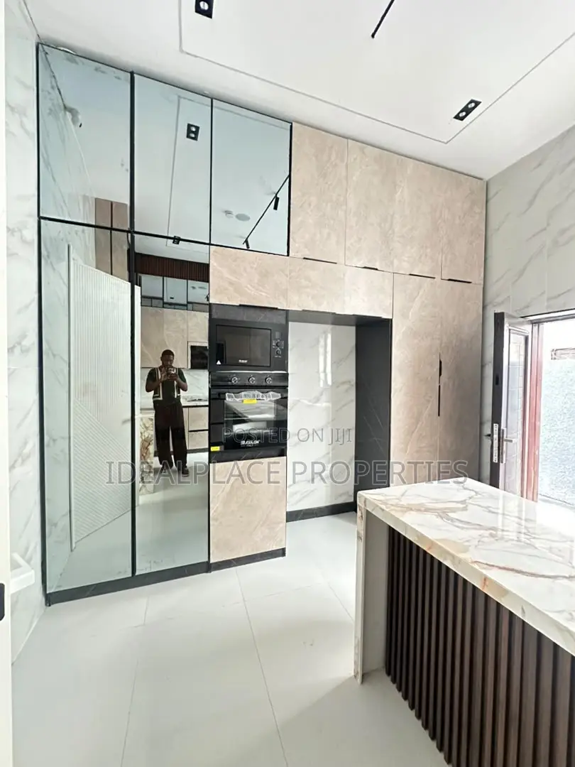5bdrm Duplex in Lekki for sale
