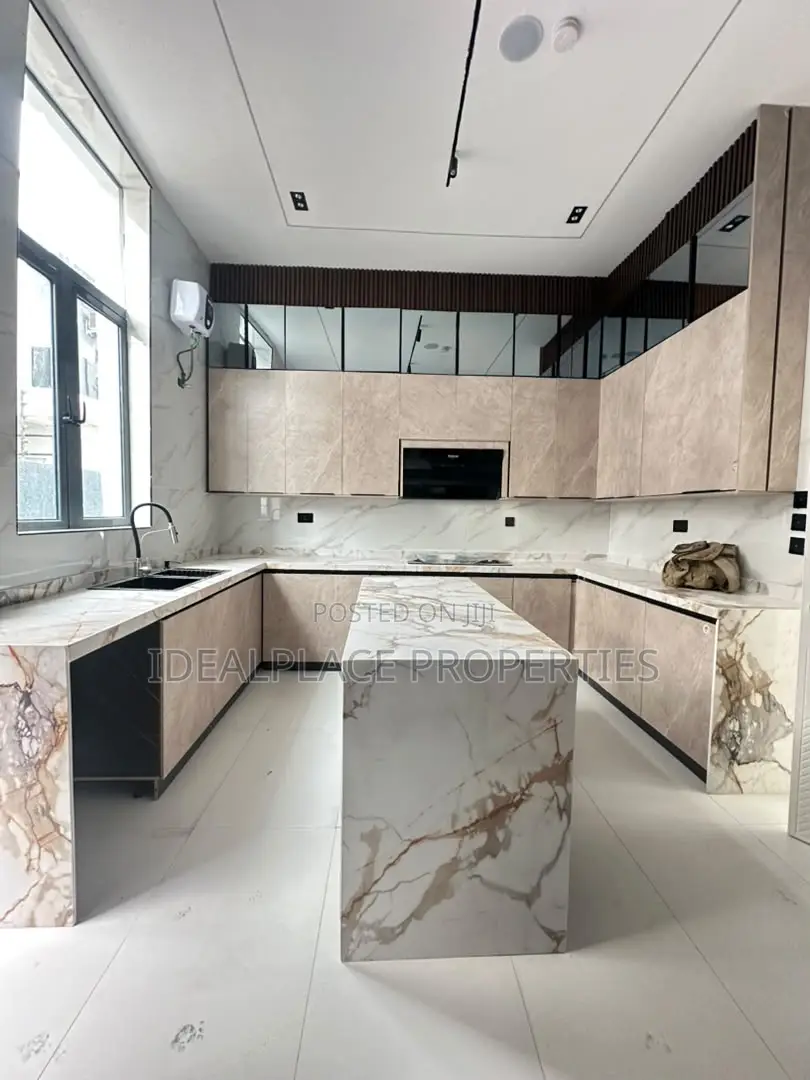 5bdrm Duplex in Lekki for sale