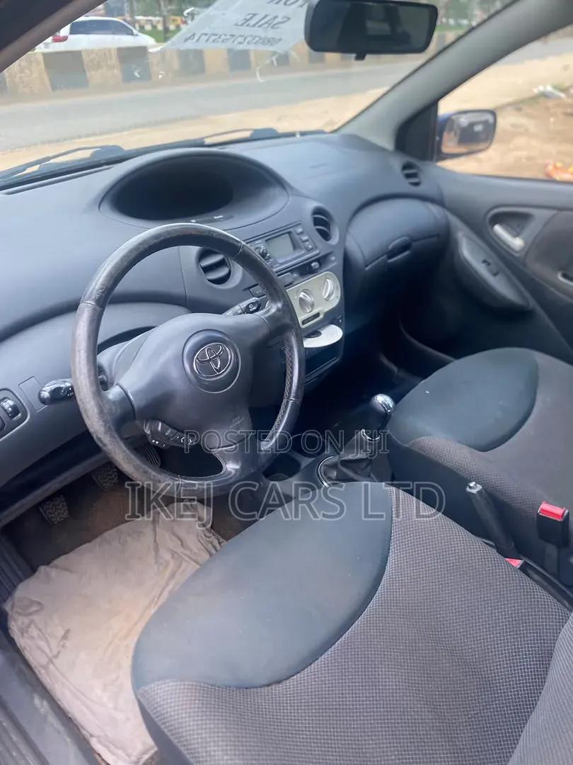 Toyota Yaris 2024 Blue