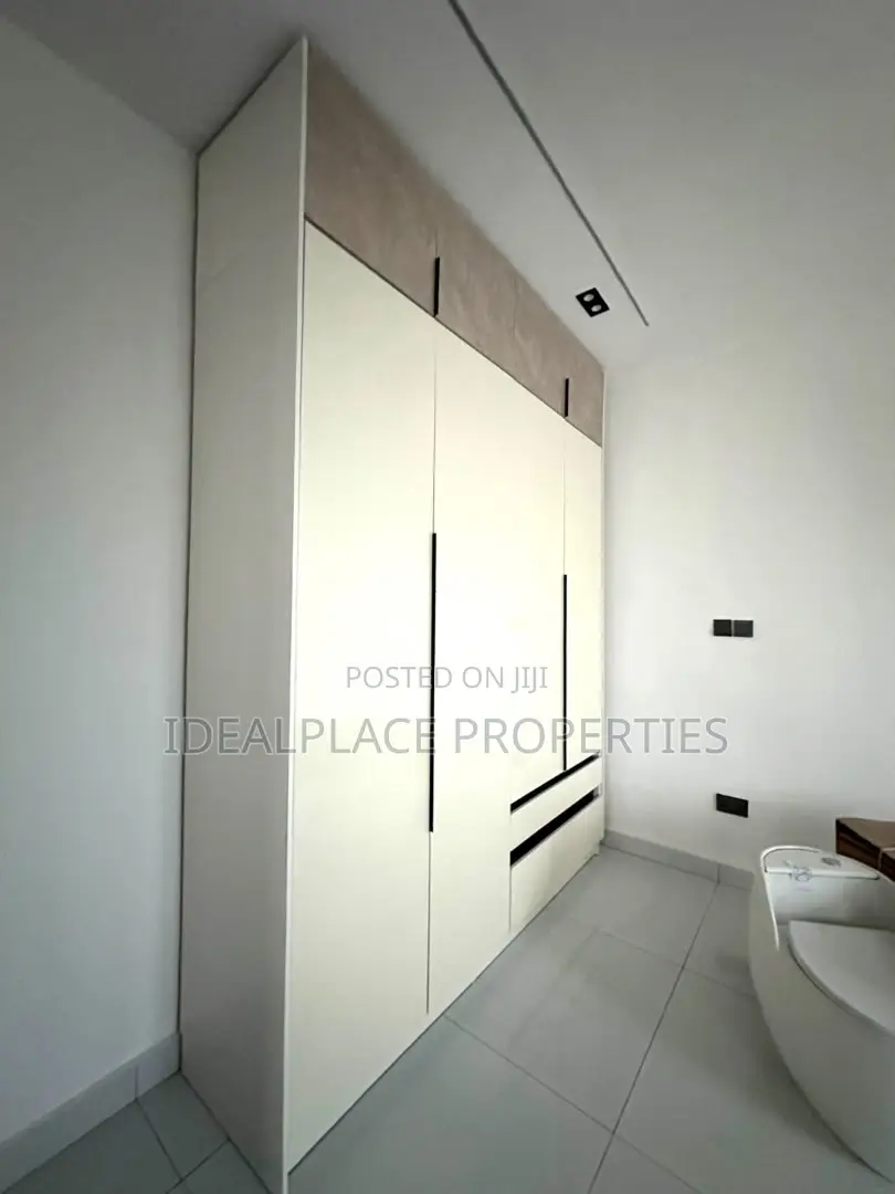 2bdrm Apartment in Lekki Phase 1 for sale