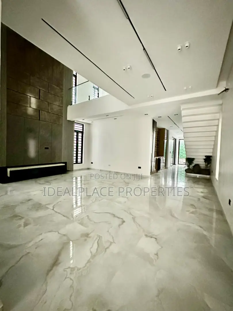 5bdrm Duplex in Lekki Phase 1 for sale
