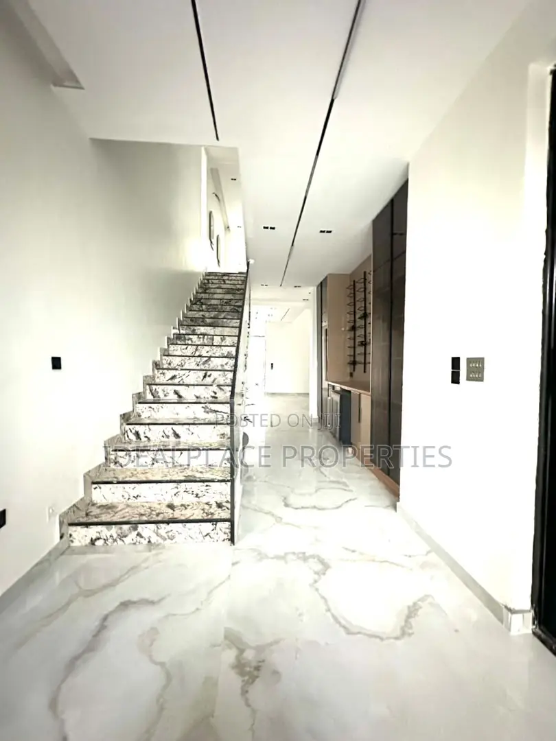 5bdrm Duplex in Lekki Phase 1 for sale