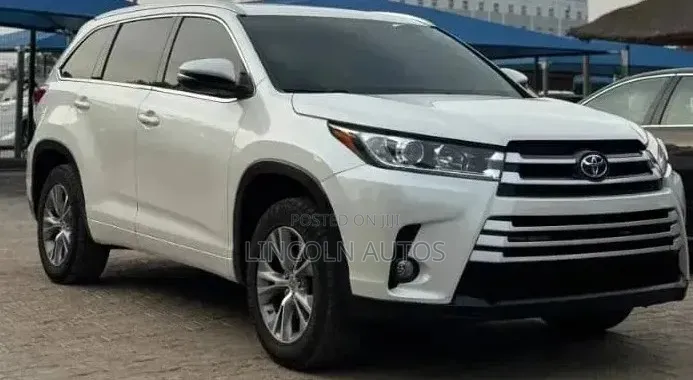 Toyota Highlander XLE 4x4 V6 (3.5L 6cyl 8A) 2018 White