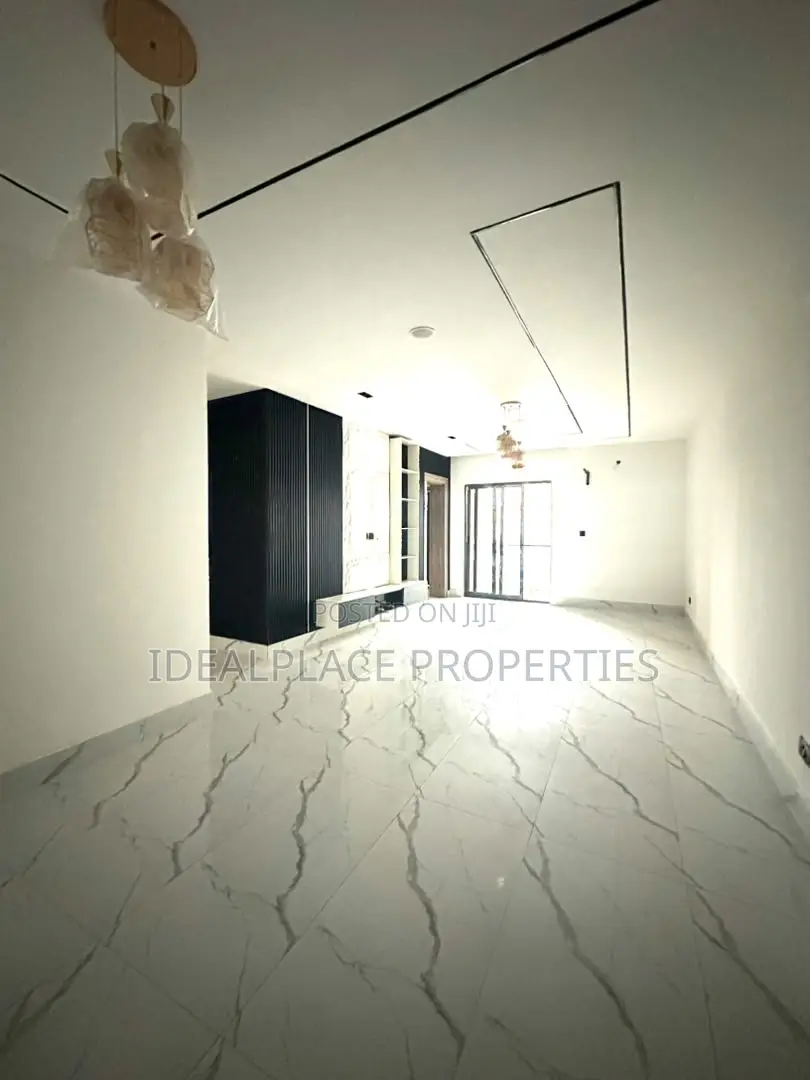 2bdrm Apartment in Lekki Phase 1 for sale