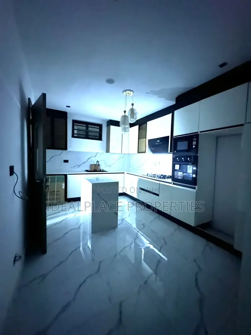 2bdrm Apartment in Lekki Phase 1 for sale