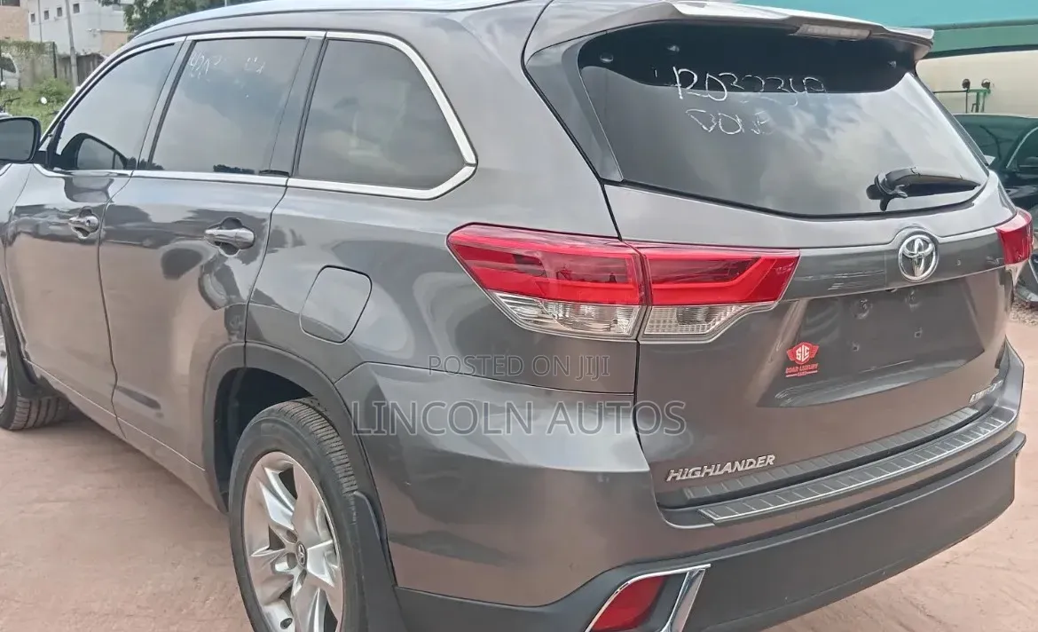 Toyota Highlander Limited 2019 Gray
