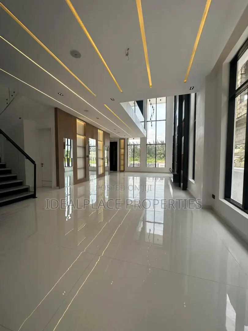 5bdrm House in Ikota for sale