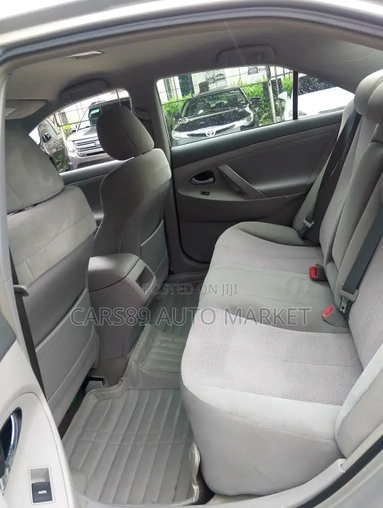 Toyota Camry LE 4dr Sedan (2.5L 4cyl 6AM) 2010 Silver