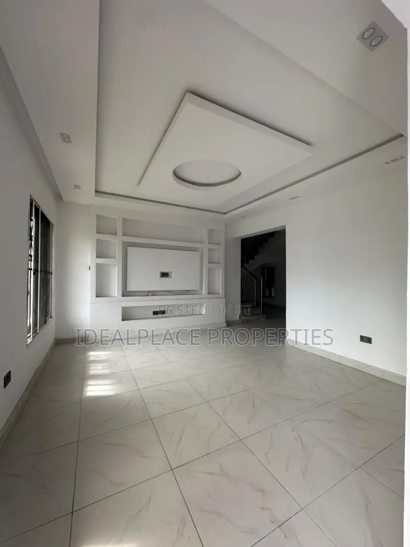 5bdrm Maisonette in Lekki Phase 1 for sale
