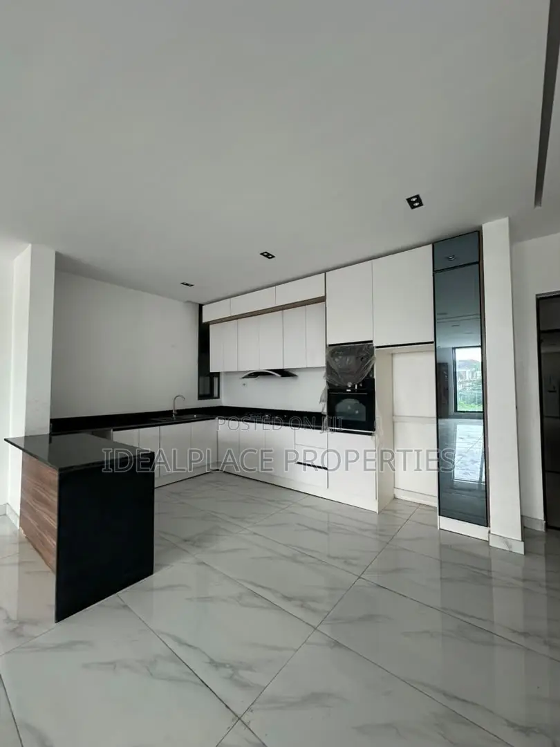 2bdrm Apartment in Lekki Phase 1 for sale