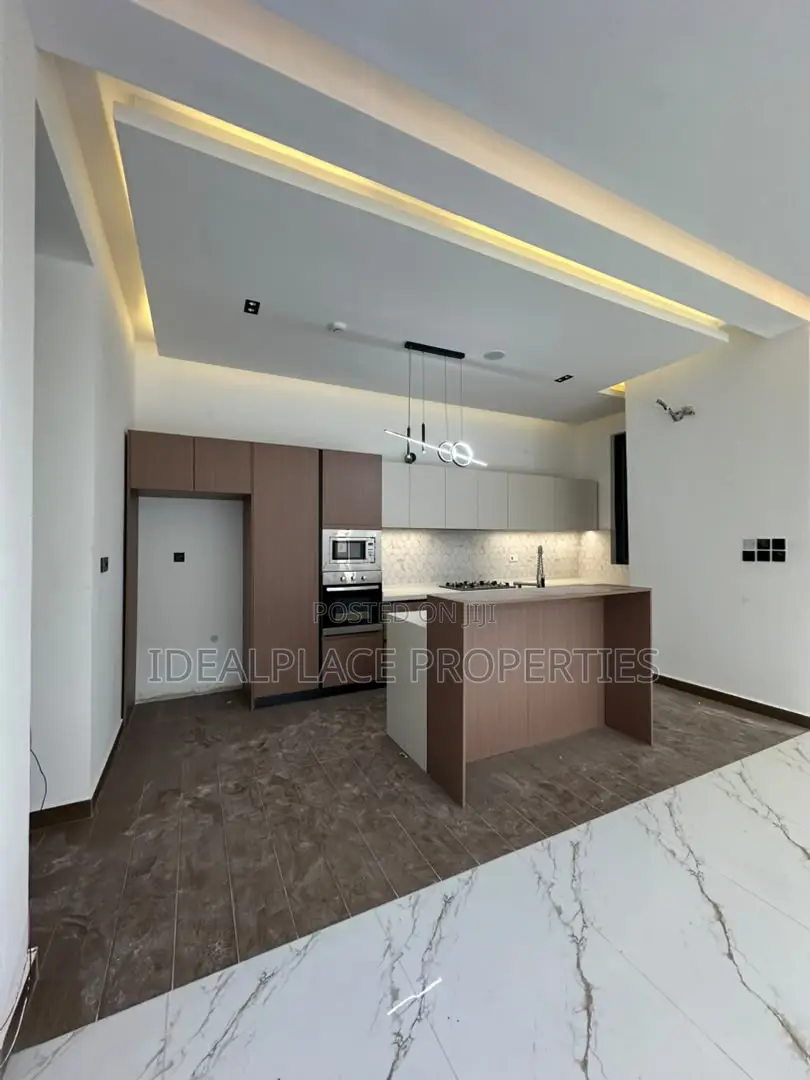 2bdrm Apartment in Lekki Phase 1 for sale