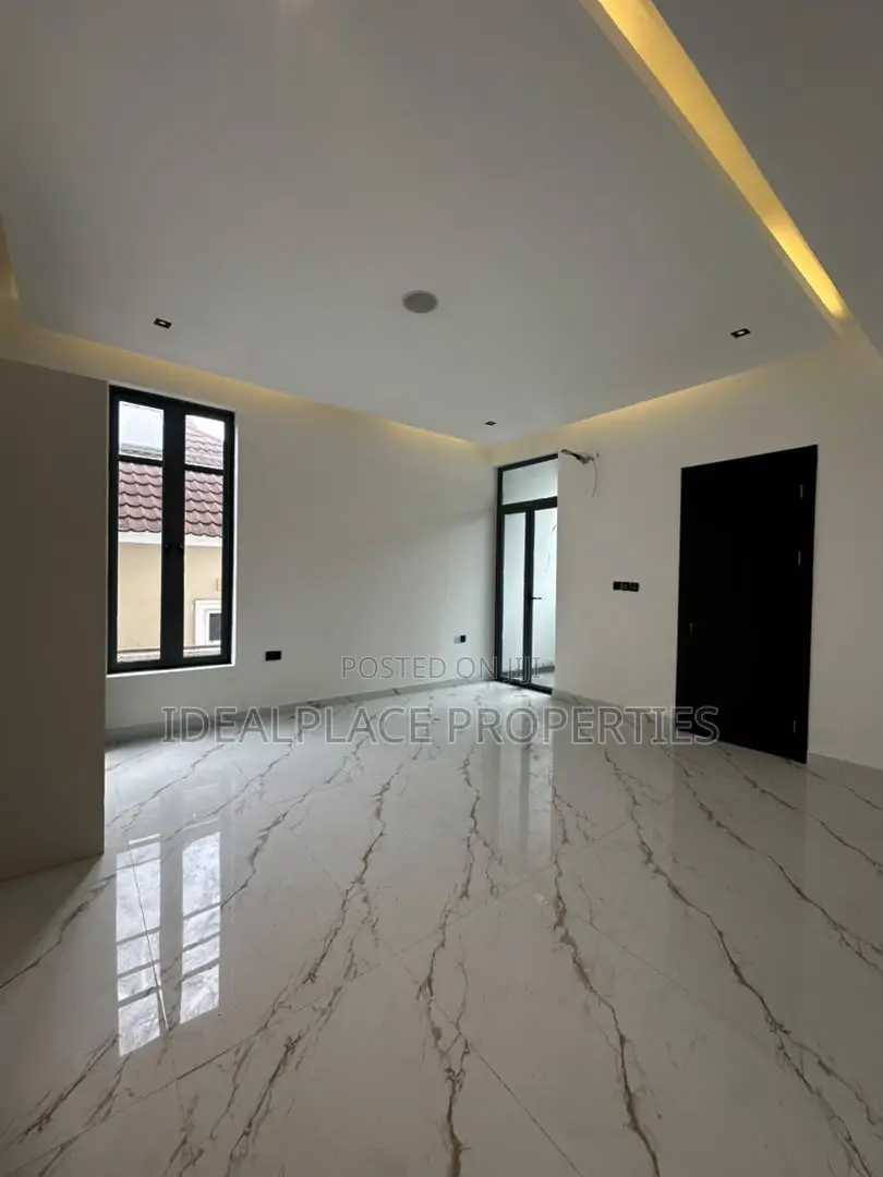 2bdrm Apartment in Lekki Phase 1 for sale