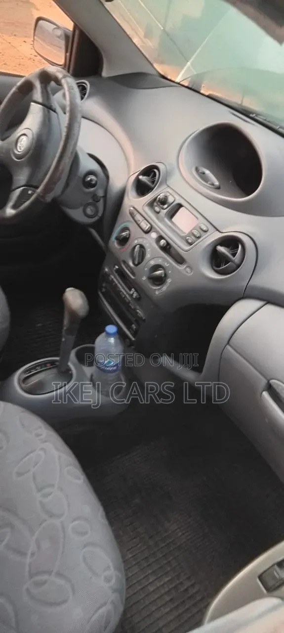 Toyota Yaris 2004 Silver