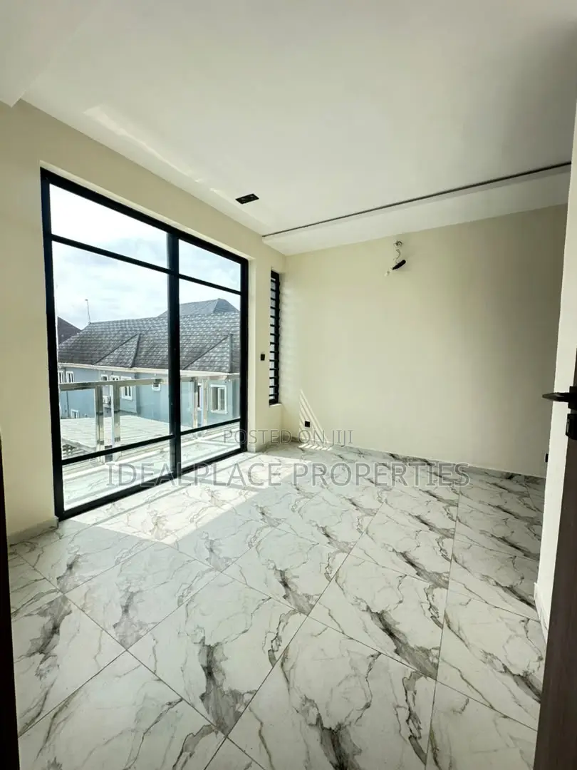 2bdrm Apartment in Lekki for sale