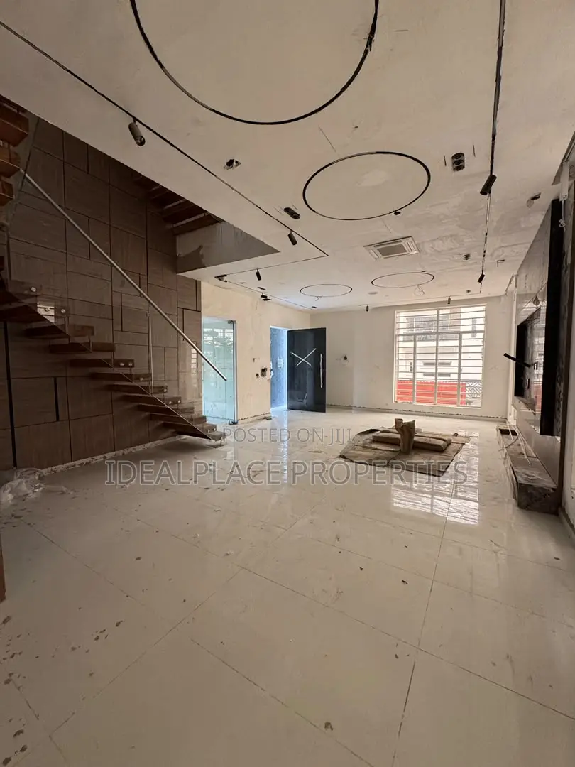 5bdrm Duplex in Chevron for sale