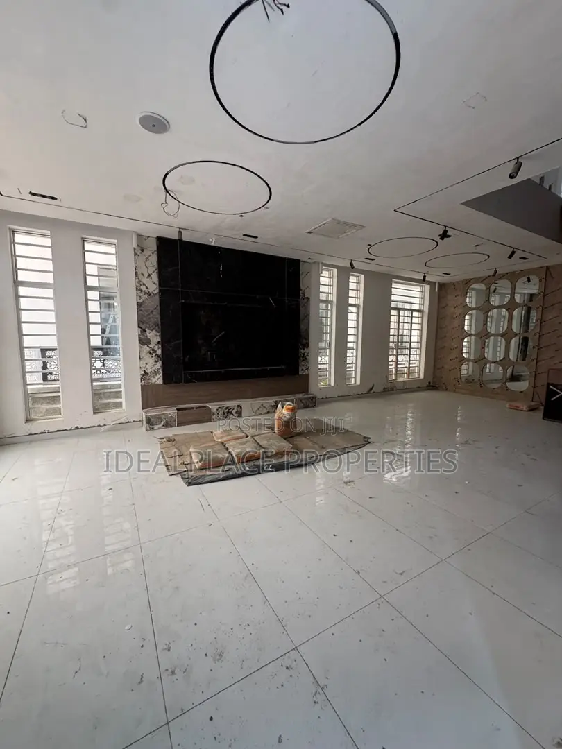 5bdrm Duplex in Chevron for sale
