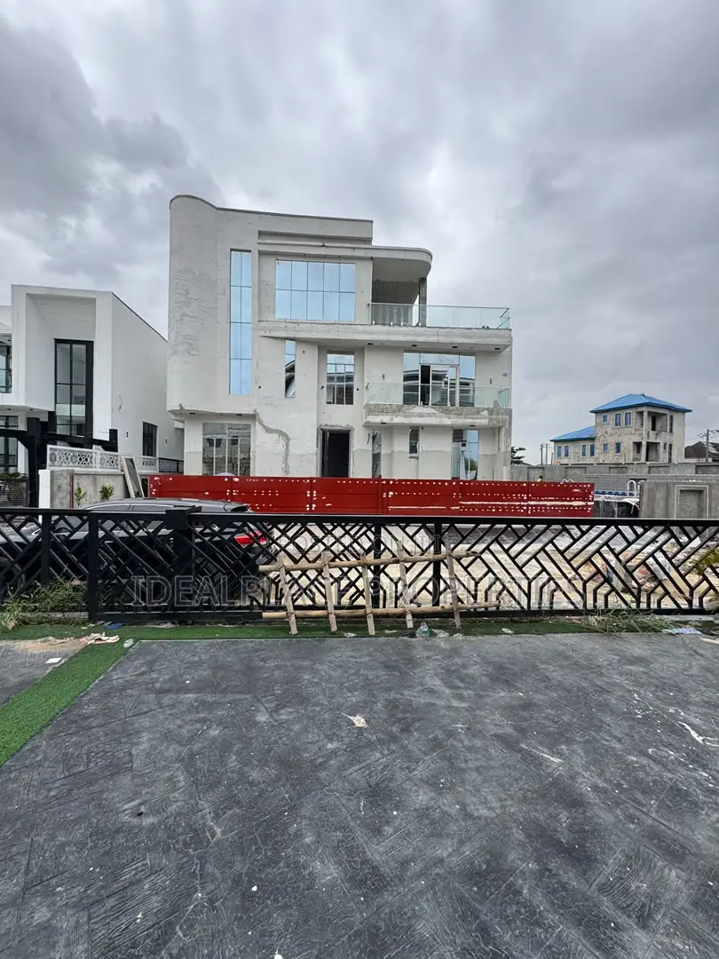 5bdrm Duplex in Chevron for sale