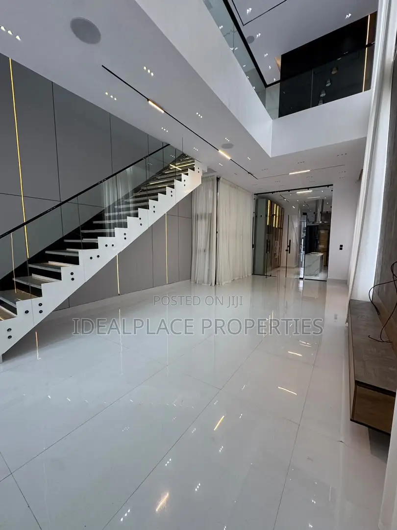 5bdrm Duplex in Ikota for sale