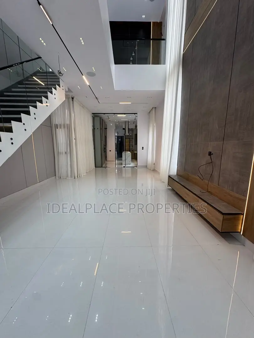 5bdrm Duplex in Ikota for sale