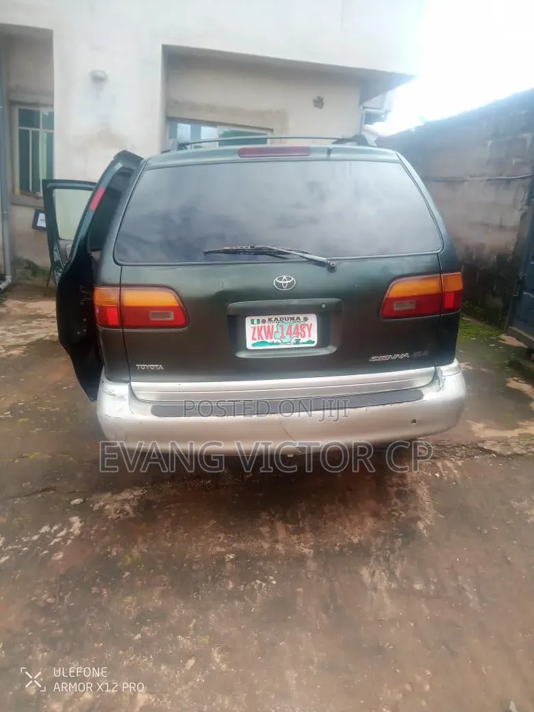 Toyota Sienna LE 3dr 1999 Green