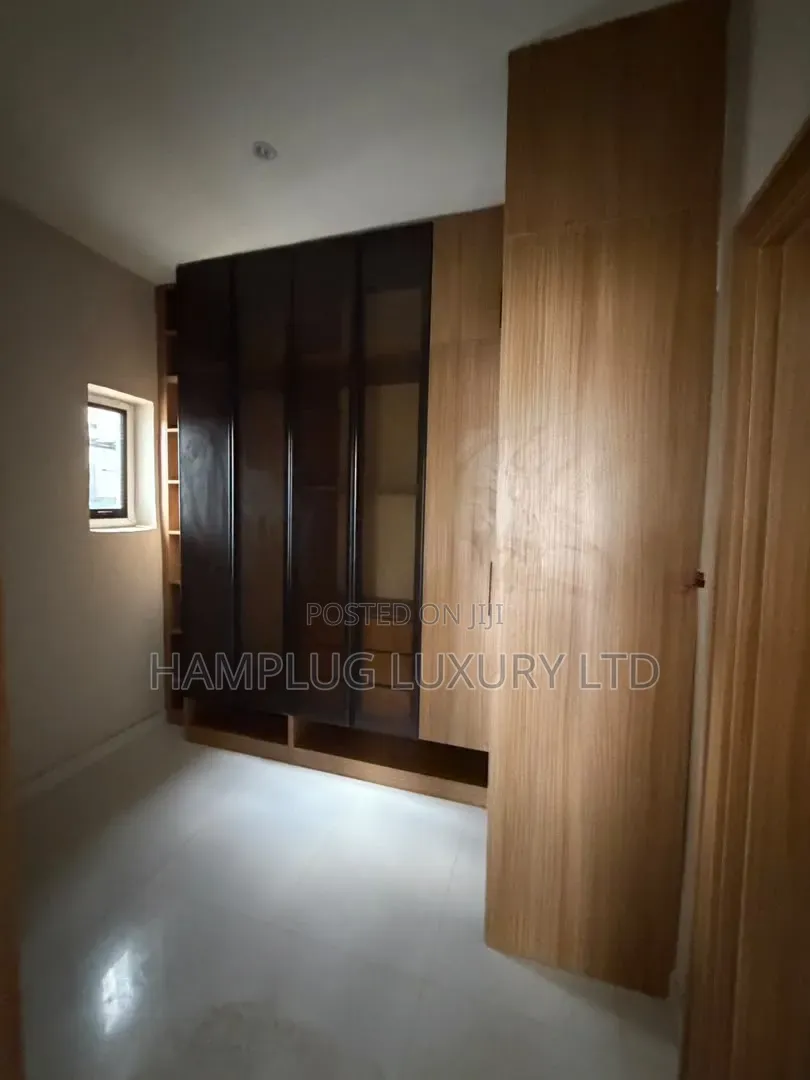 5bdrm Duplex in Jahi for sale