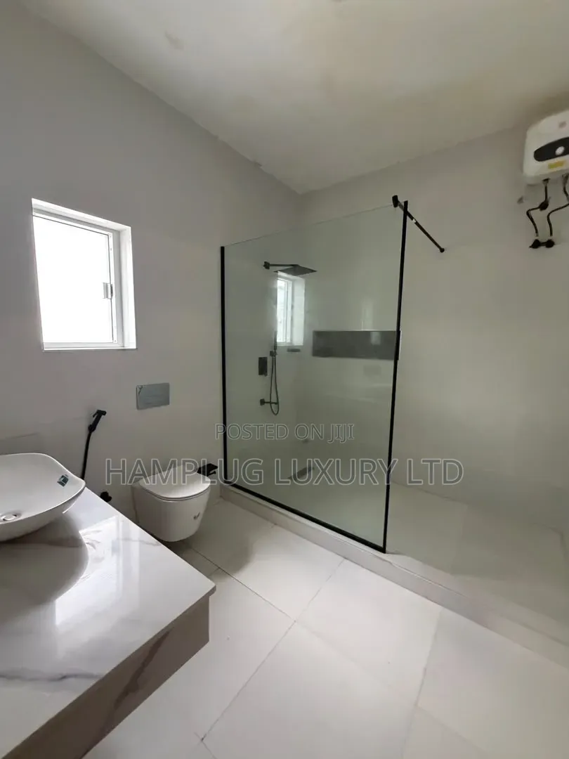 5bdrm Duplex in Jahi for sale