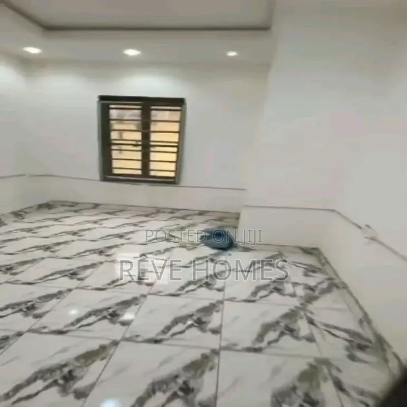 2bdrm Block of Flats in Onipanu for rent
