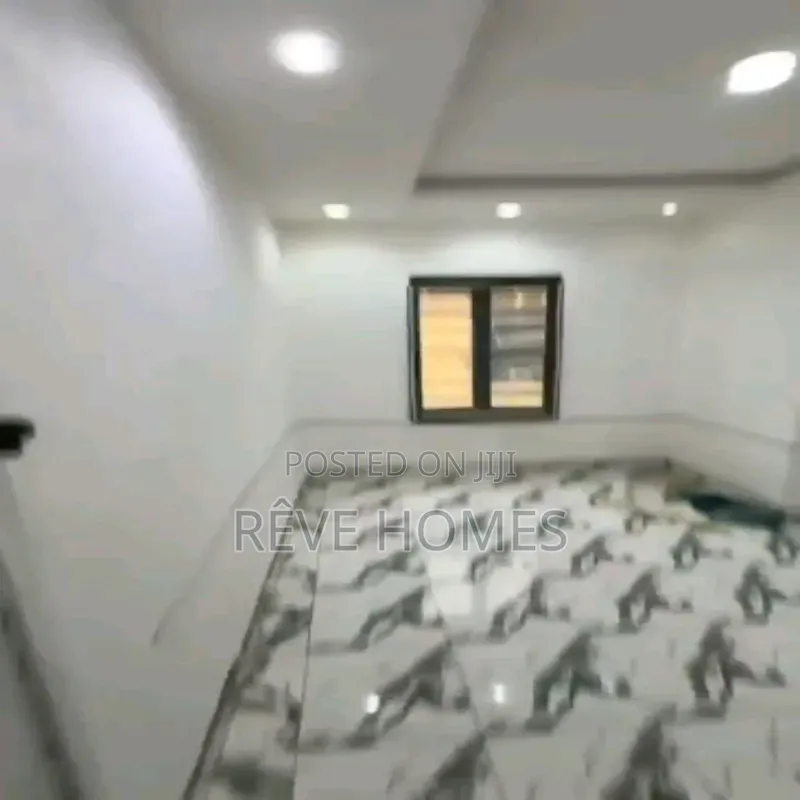 2bdrm Block of Flats in Onipanu for rent