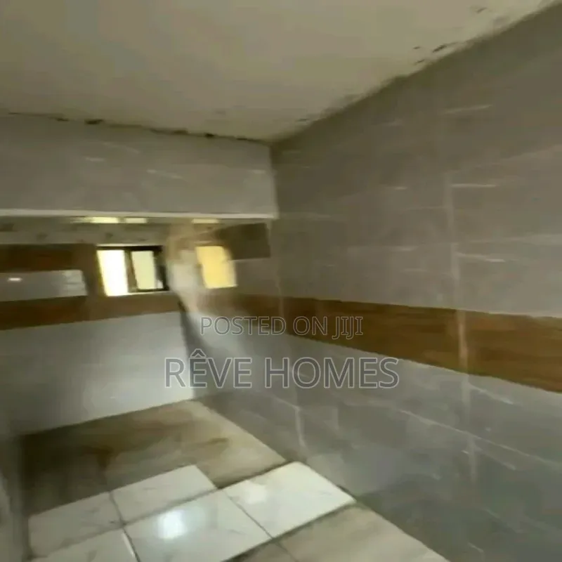 2bdrm Block of Flats in Onipanu for rent