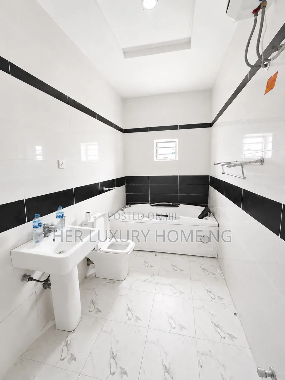 1bdrm Shared Apartment in Van Daniel, Lekki Expressway for rent