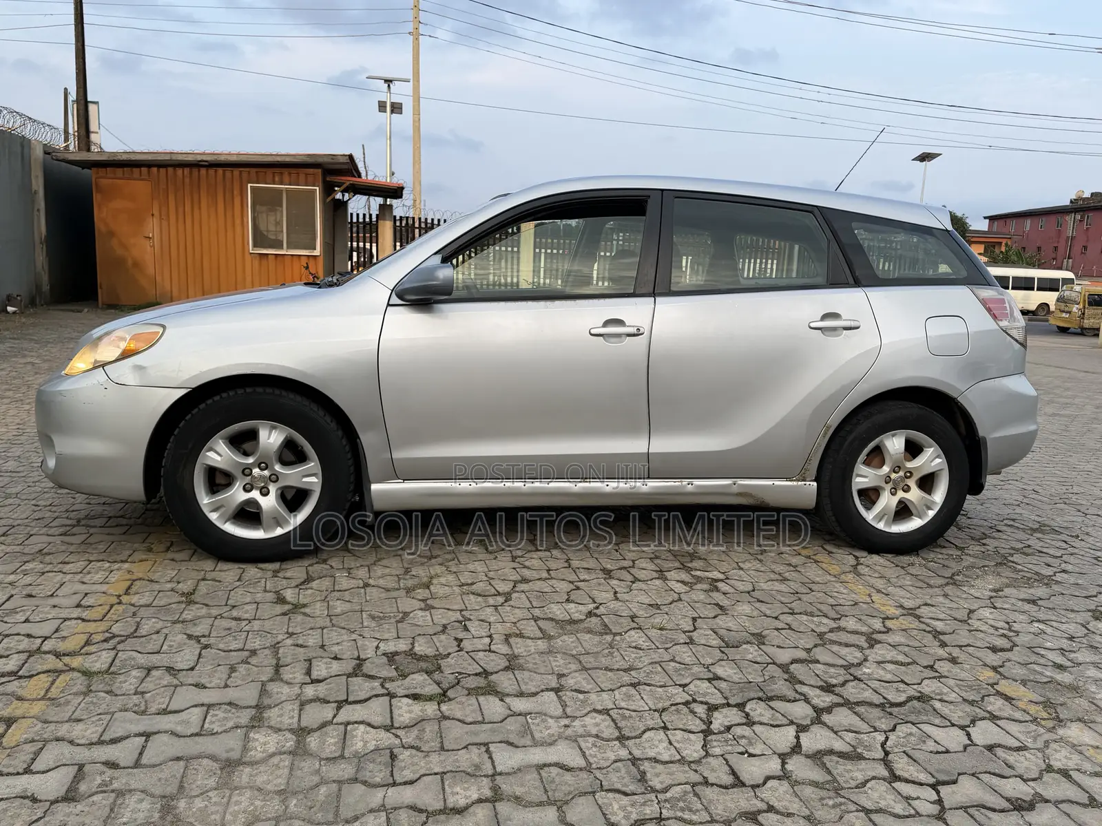 Toyota Matrix XR Hatchback FWD (1.8L 4cyl 4A) 2005 Red