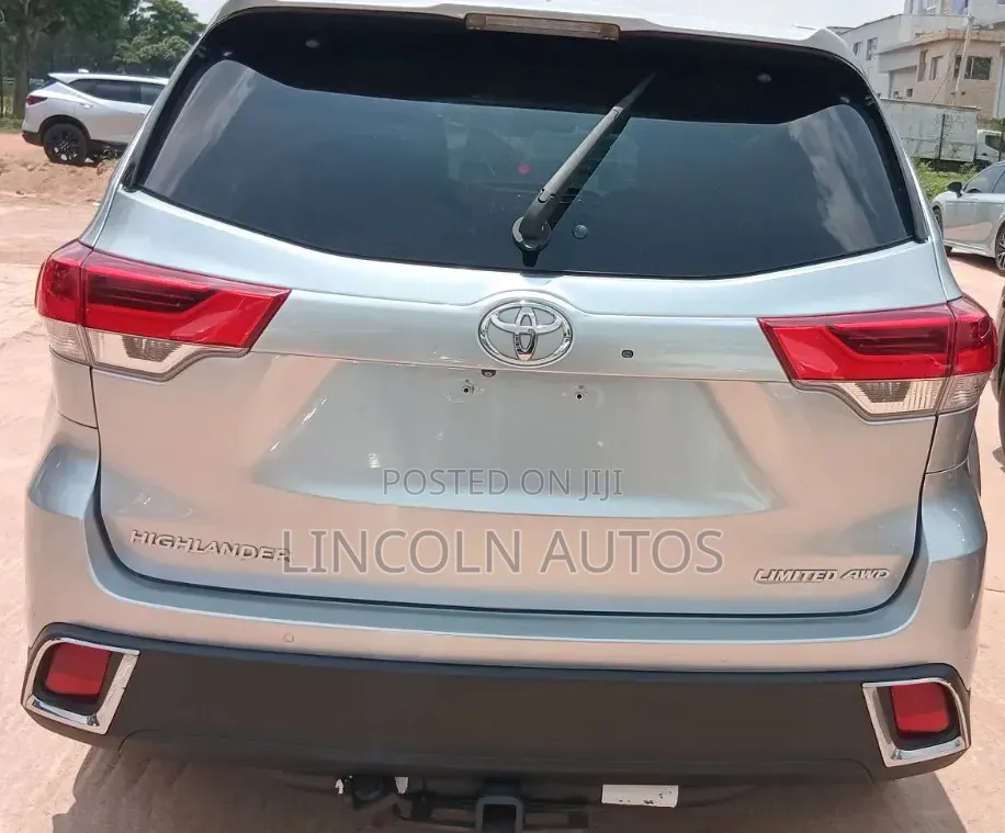 Toyota Highlander Limited Platinum 4x4 V6 (3.5L 6cyl 8A) 2018 Silver