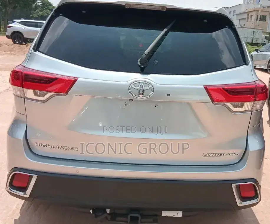Toyota Highlander Limited Platinum 4x4 V6 (3.5L 6cyl 8A) 2017 Silver