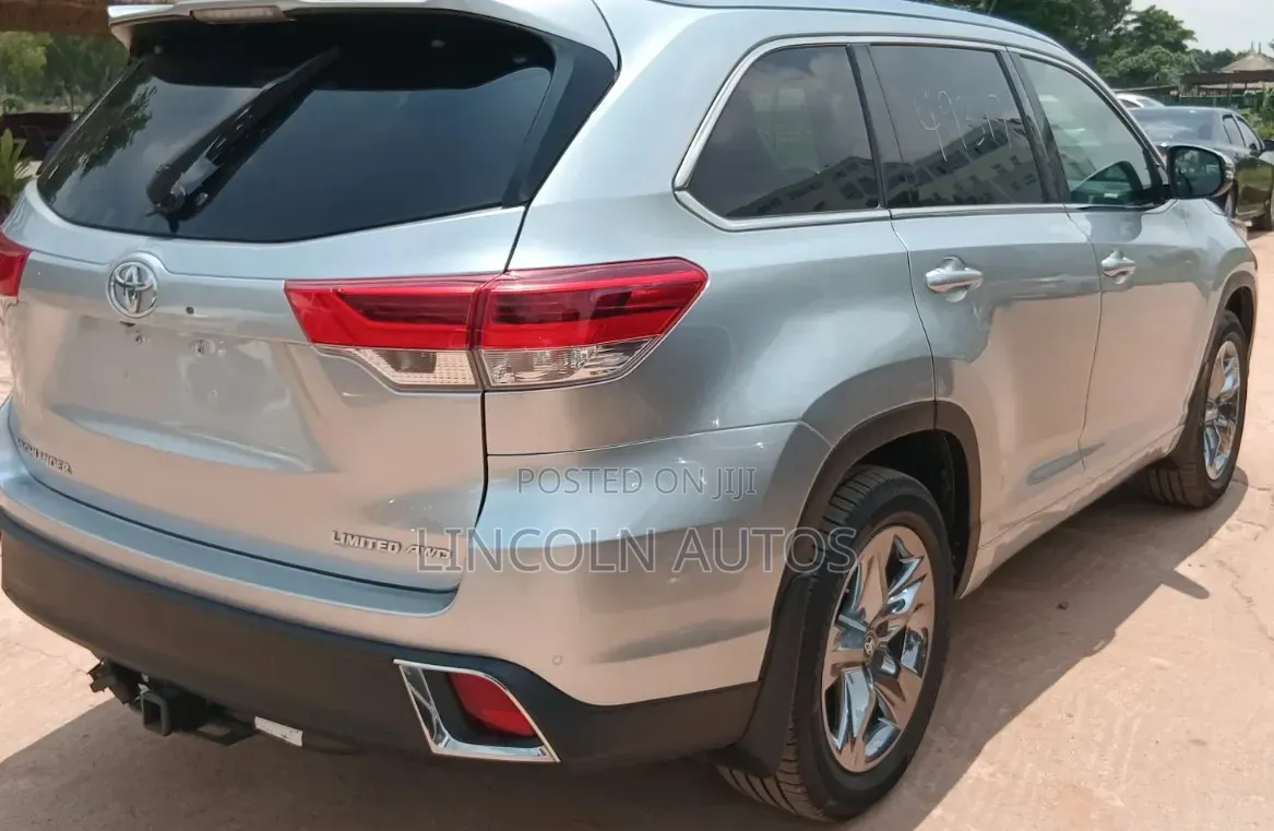Toyota Highlander Limited Platinum 4x4 V6 (3.5L 6cyl 8A) 2018 Silver