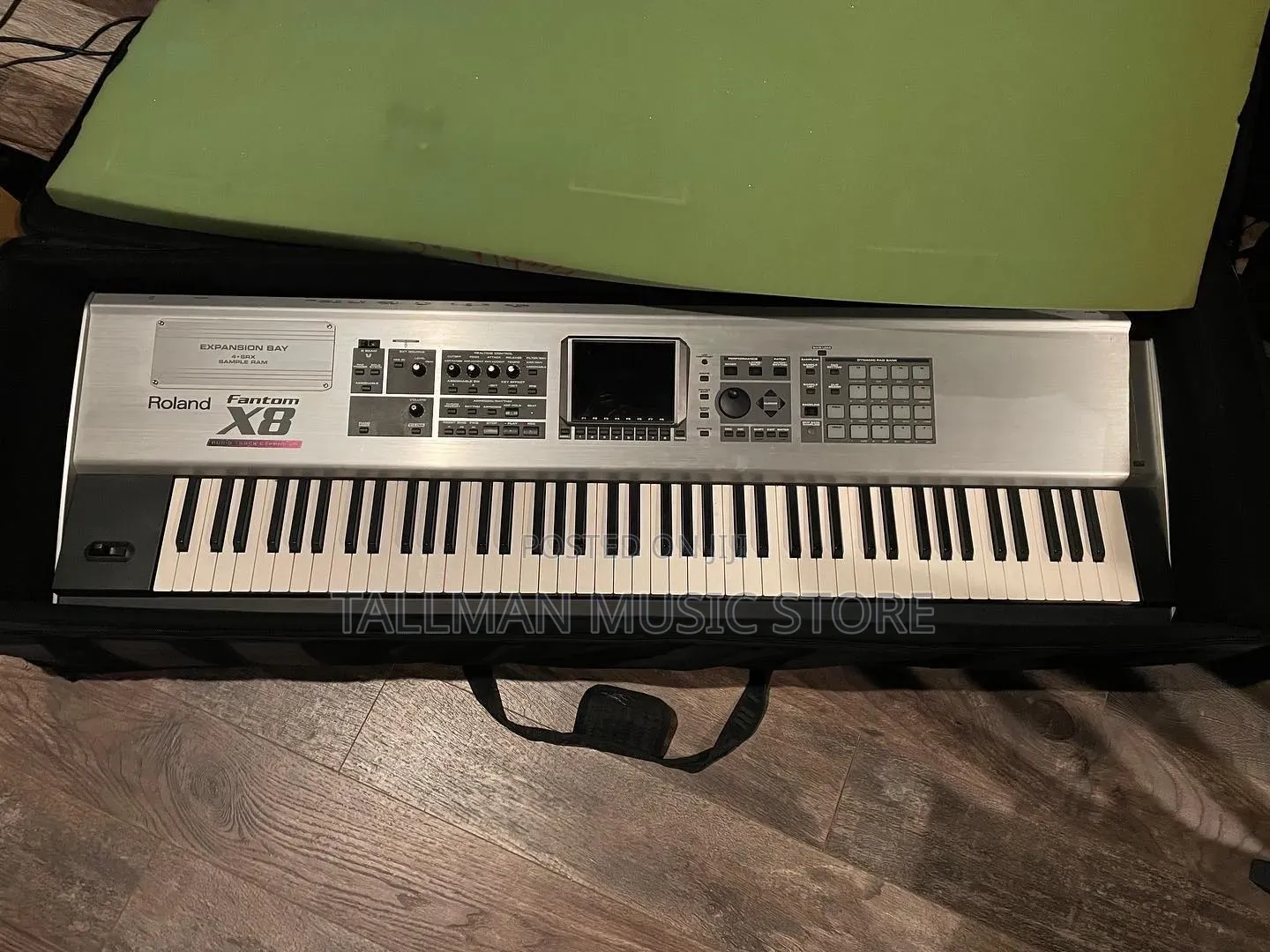Roland Fantom X8