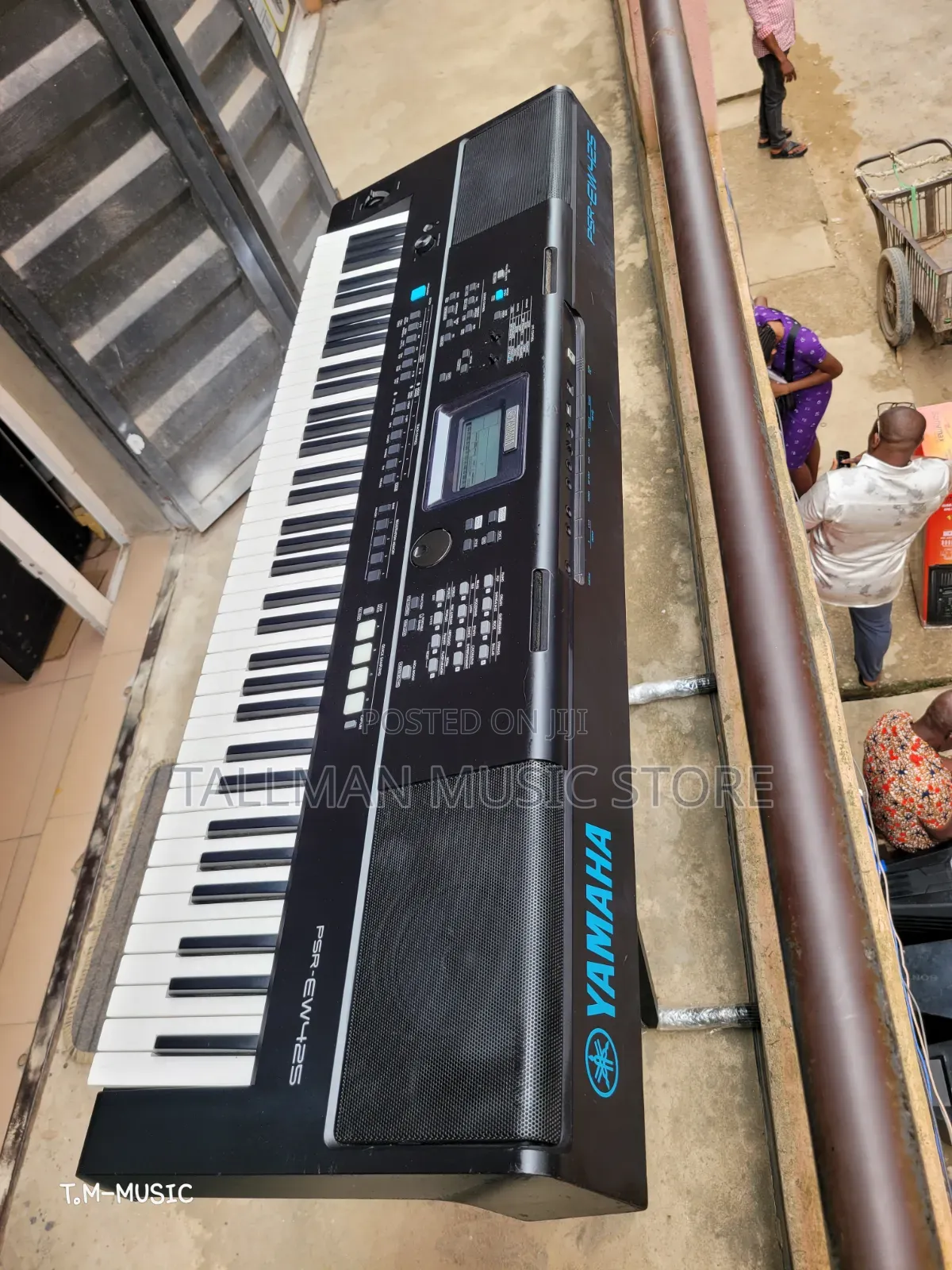 Yamaha PSR Ew425