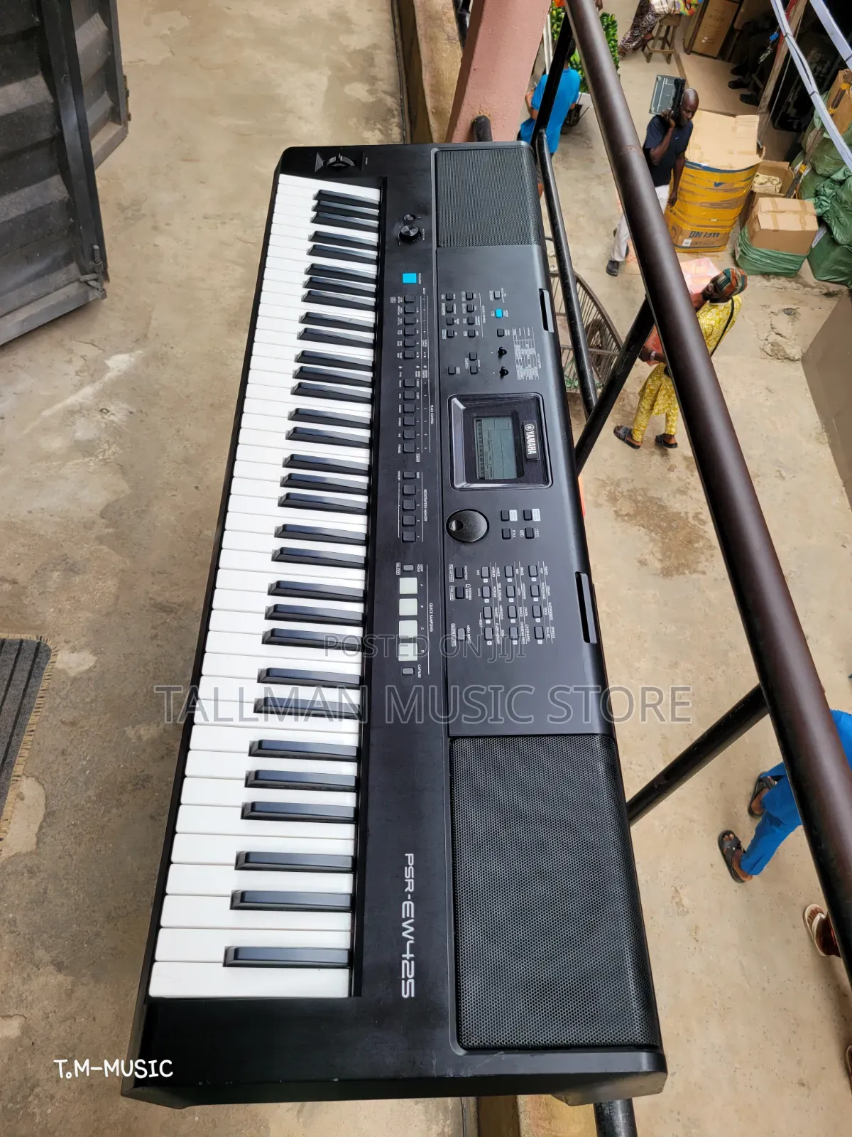 Yamaha PSR Ew425