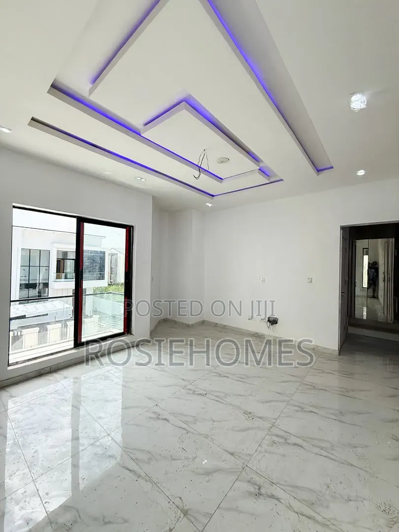 4bdrm Duplex in Daffodil Estate, Chevron for sale
