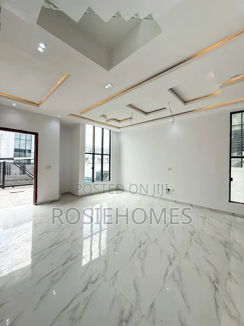 4bdrm Duplex in Daffodil Estate, Chevron for sale