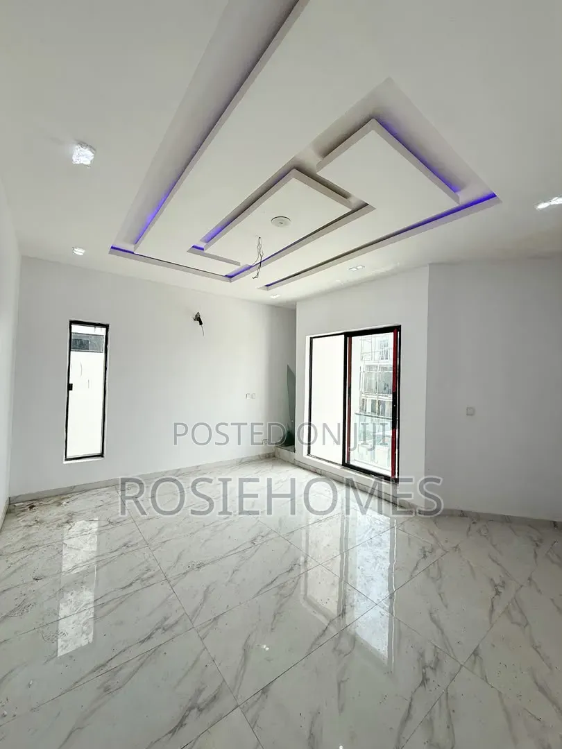 4bdrm Duplex in Daffodil Estate, Chevron for sale